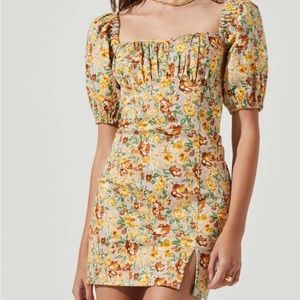 Astr the Label Wendy Dress. Vintage floral, square neck, ruched bust